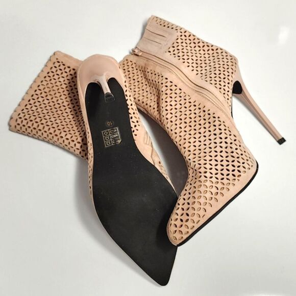 🐢 Jefferey Campbell Achava Bootie in Nude Suede Size 10 - Picture 1 of 5